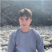 Estudiante de universidad titulado en inglés con el C1. Doy clases a niñ@s de primaria o 1-2 de ESO. Doy clases en Barakaldo y me desplazo hasta el domicilio del cliente. Tengo un año de experiencia dando clases particulares de matemáticas y también puedo